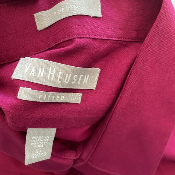 Van Heusen Men Burgundy Fitted Button Down- Front Pocket- Cuffed sleeves-Size 15 - Picture 5 of 15